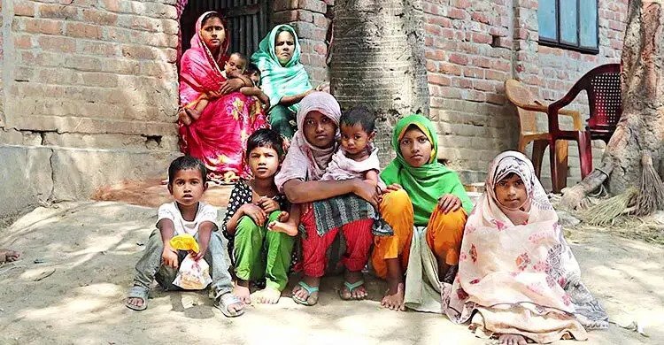মা কবরে বাবা কারাগারে: দরিদ্র নানা-নানির কাঁধের বোঝা ৬ শিশু